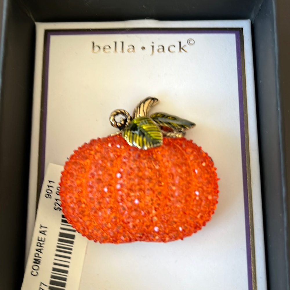Bella jack pumpkin pin
